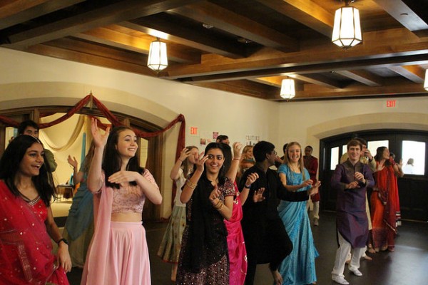 Dancers show off Indian fashion.