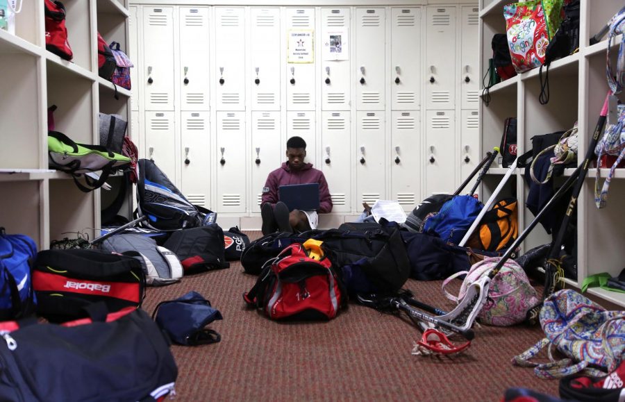 Sophomore Aloye Oshotse works amidst the bags strewn across the hallway. 