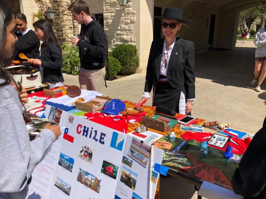 International Club sponsor Aline Means adorned her booth with traditional Chilean items and a trifold decorated with facts and images.
