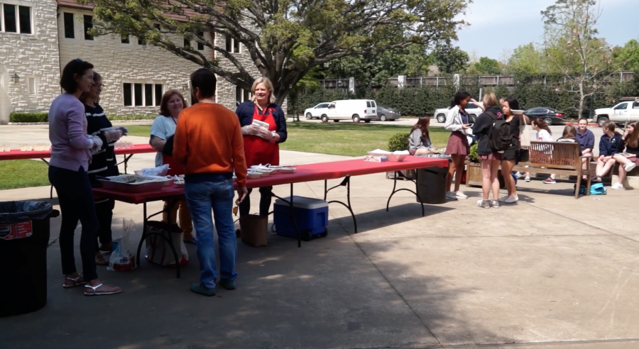 Senior Tea adapts to increased class size