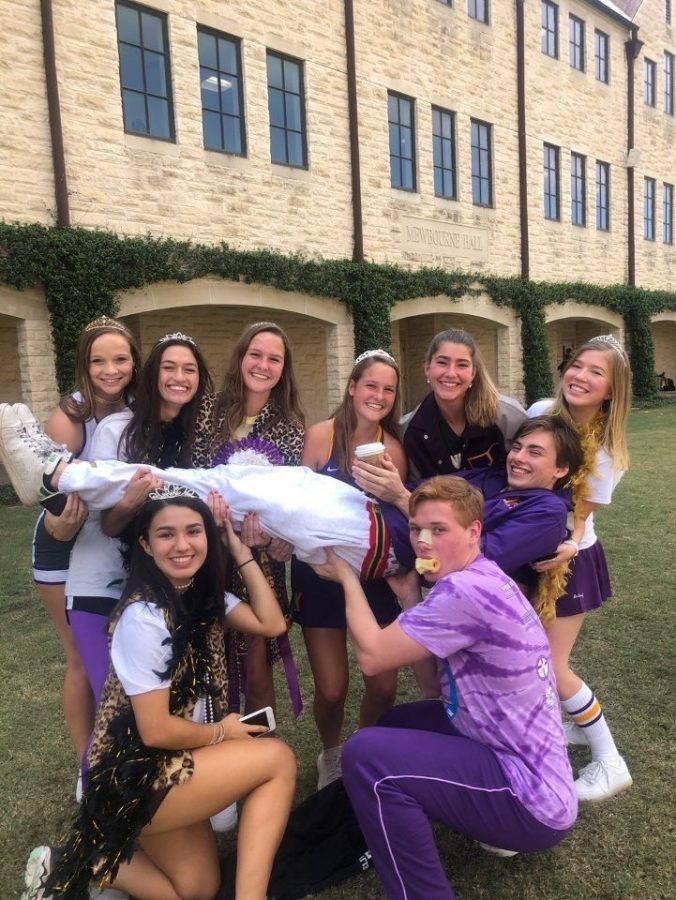 A group of seniors decked out in purple and gold celebrate Dress Like Kinkaid day on the Great Lawn.