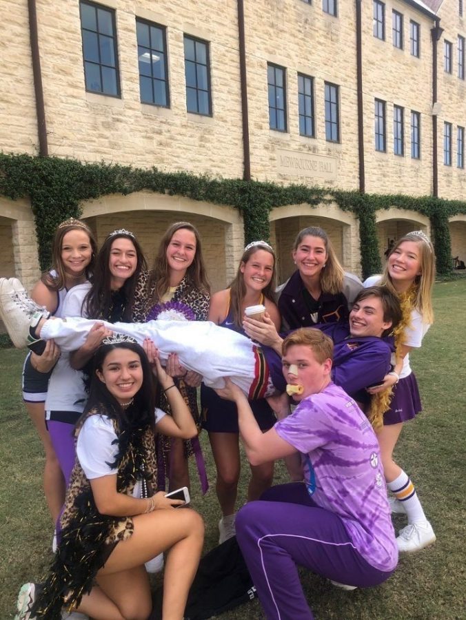 A group of seniors decked out in purple and gold celebrate Dress Like Kinkaid day on the Great Lawn.