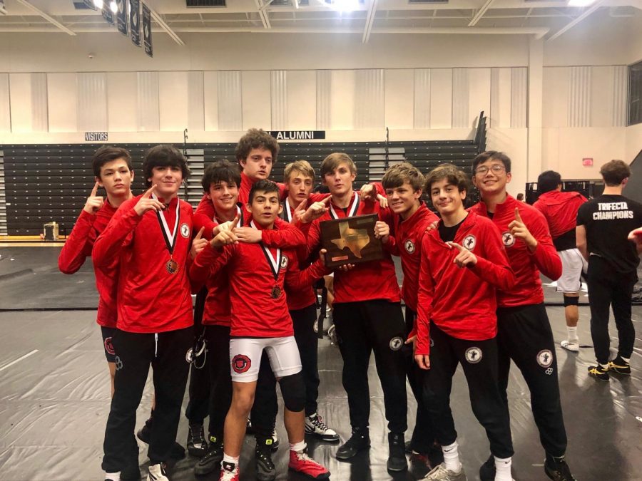 The Mavericks accrued 325 total points to their opponents’ combined 70, defeating Bishop Lynch High School, ranked no. 2 among Texas private schools, 60-15 in the finals.