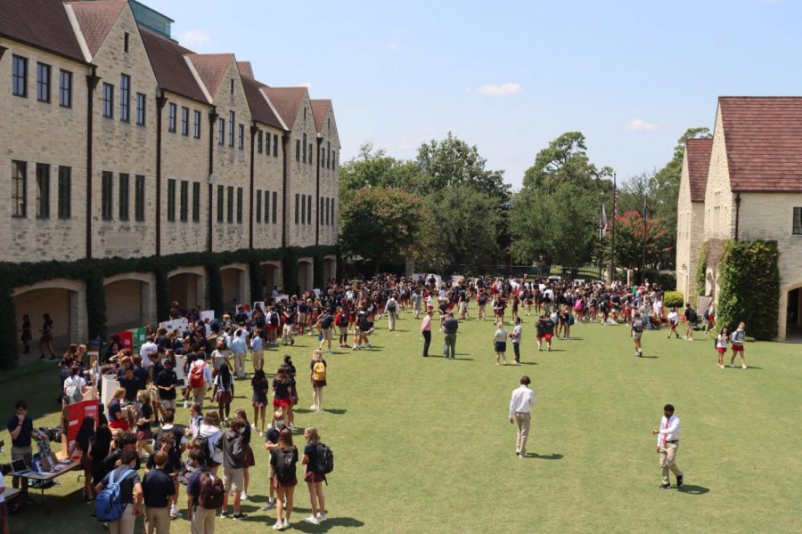 On Sept. 9 and 10, student leaders of over 100 clubs set up displays for potential new members to learn about clubs, ask questions and get connected. 