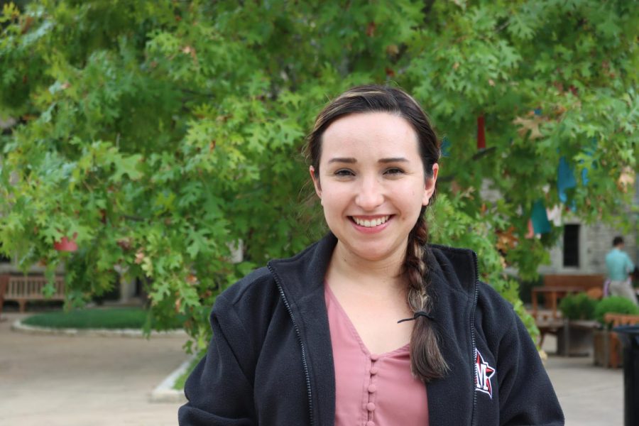 Gaby Del Bosque-Hernandez teaches biology.