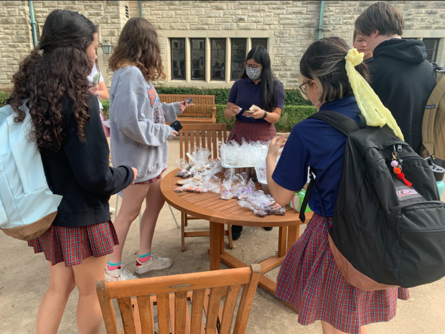 Students gather in the Plaza to help with the holiday drive.