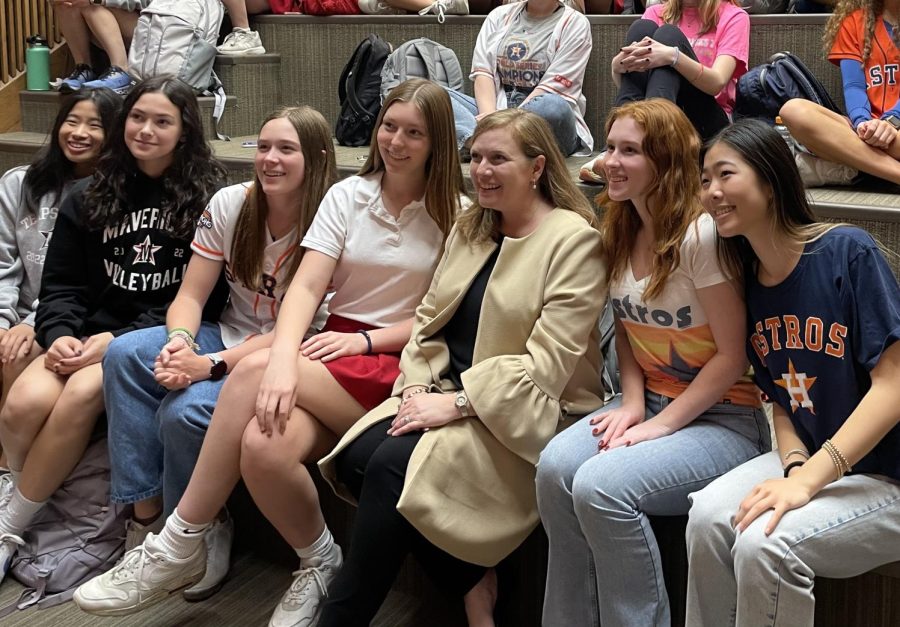 Congresswoman Lizzie Fletcher takes a photo with politically engaged SJS students in the atrium.