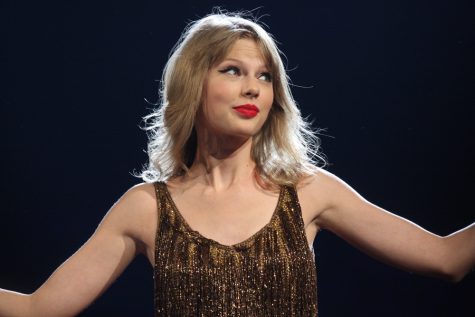Putting the ‘Mid’ in ‘Midnights’: Taylor Swift’s latest is a mixed bag for dedicated fans