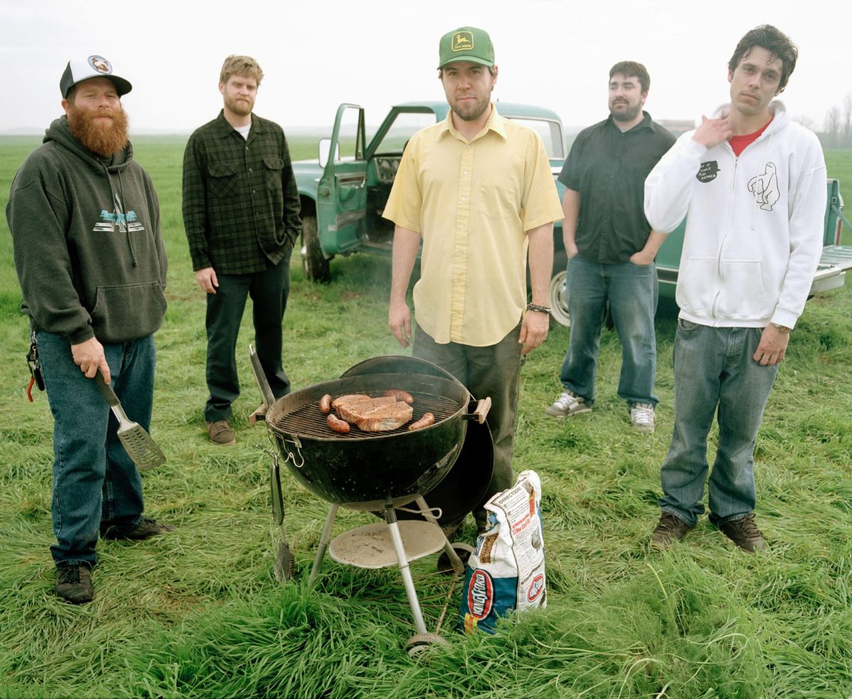 From left to right: Aaron Burtch (drums), Tim Dryden (keyboard), Jason Lytle (vocals, guitar), Kevin Garcia (bass), Jim Fairchild (lead guitar). 