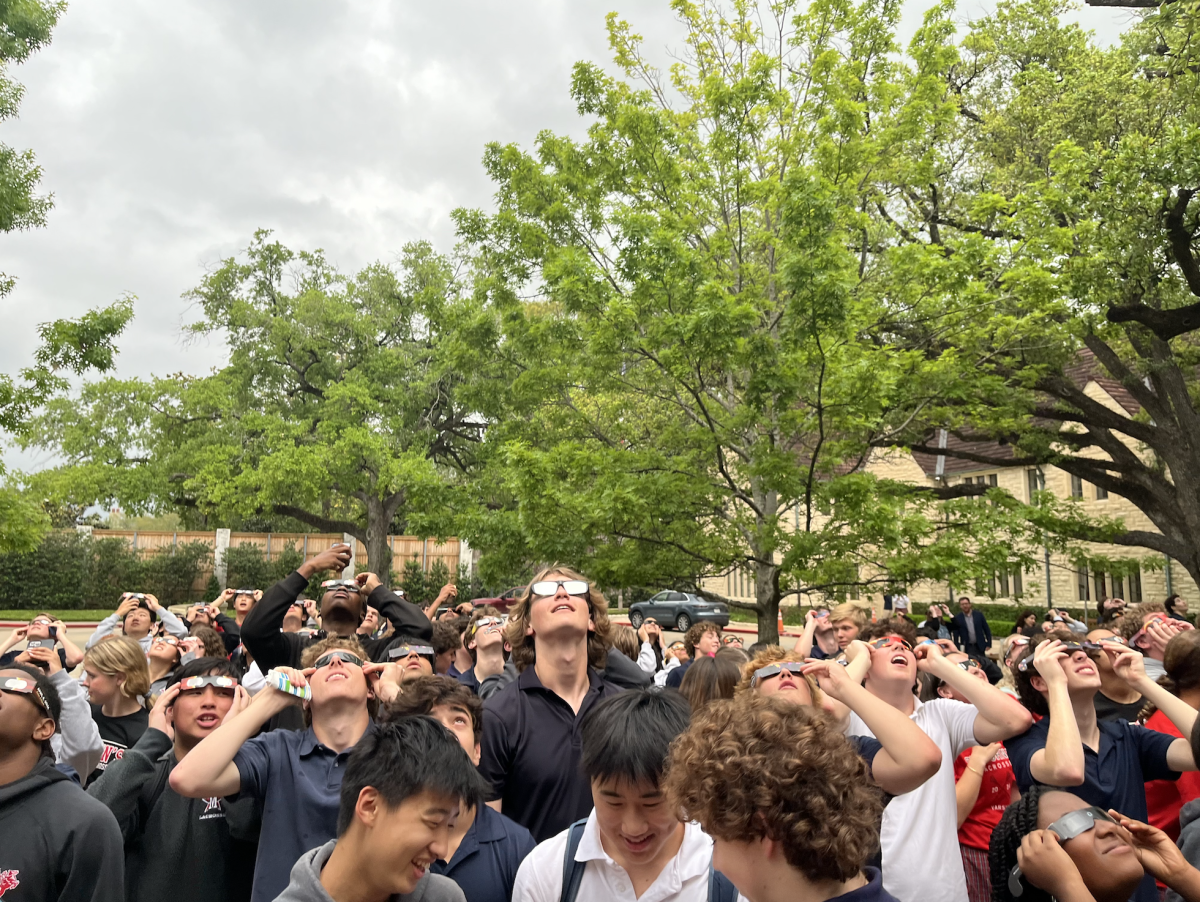 School gathers for coast-to-coast eclipse viewing